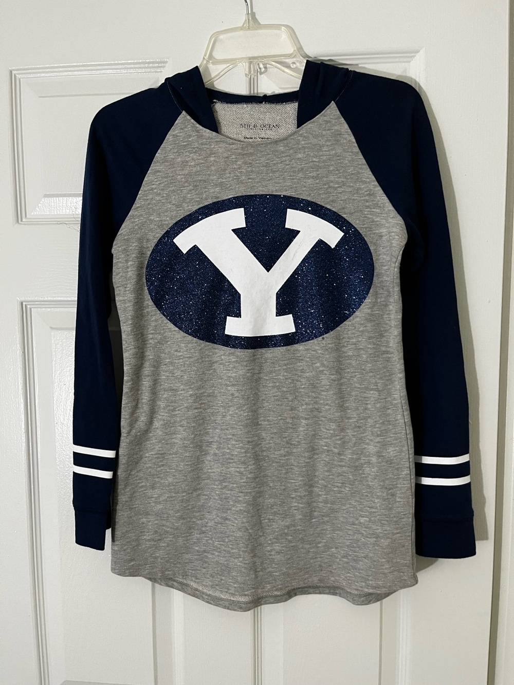 5th & Ocean Heather Gray & Navy Hooded Raglan Tee with Glitter Y
